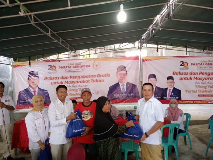 Anggota Dewan Perwakilan Rakyat Republik Indonesia (DPR RI) dari Fraksi Partai Gerakan Indonesia Raya (Gerindra) Wihadi Wiyanto menggelar bakti sosial (baksos) di 3 kecamatan di Kabupaten Tuban