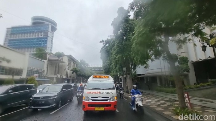 Angkutan feeder Surabaya mulai beroperasi besok.