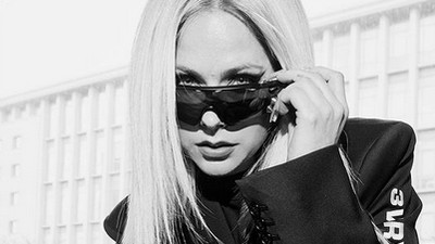 Foto: Avril Lavigne Eksis di PFW Setelah Batal Menikah, Gayanya Serba Hitam