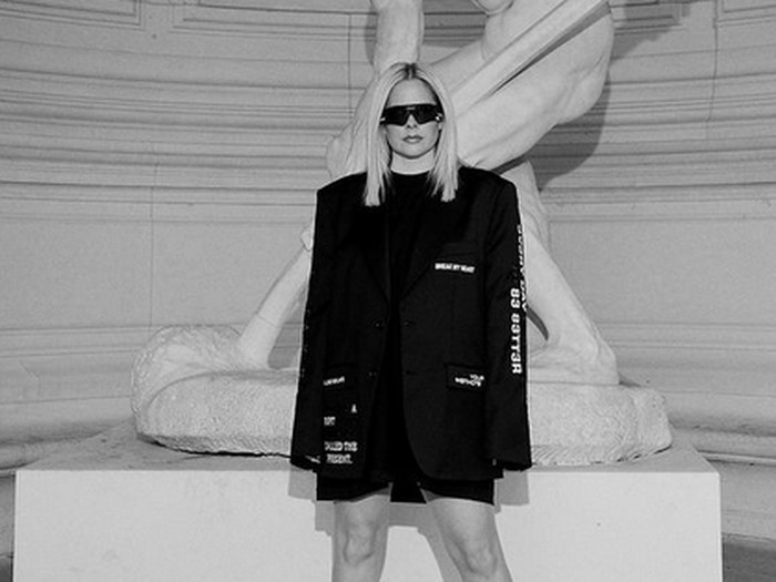 Avril Lavigne di Paris Fashion Week 2023