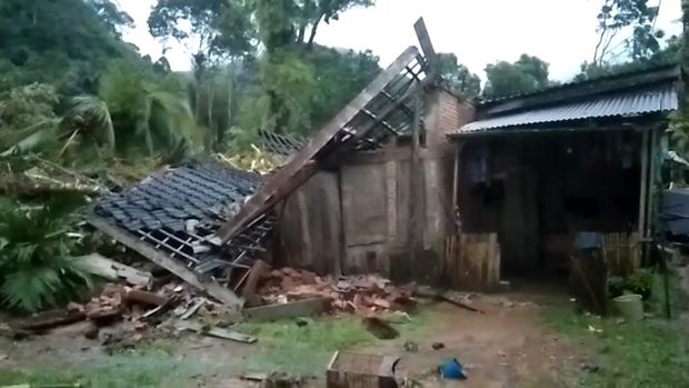 banjir dan longsor di bawean