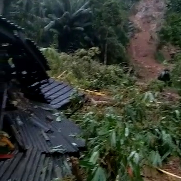 banjir dan longsor di bawean
