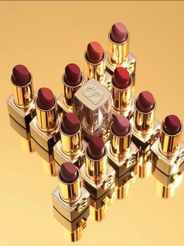 Buttonscarves Beauty berkolaborasi bersama influencer Diana Dsaks, meluncurkan koleksi produk parfum dan lipstick eksklusif.