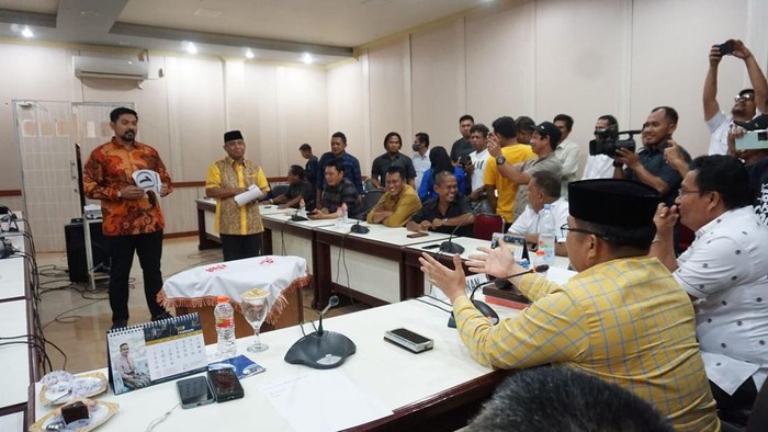 Calon Wakil Bupati Luwu Timur, Akbar Andi Leluasa (kiri) dan Taqwa Muller (kanan) yang akan dipilih 30 anggota DPRD.