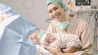 Kabar bahagia kembali meliputi pasangan Dinda Hauw dan Rey Mbayang. Anak kedua mereka telah lahir ke dunia. Foto: Instagram @dindahw