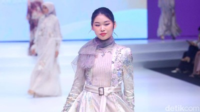 10 Gaun Detail Bunga 3 Dimensi Karya Ayu Dyah Andari, Cocok Buat Lebaran