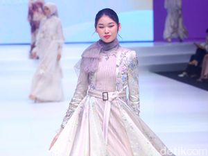 10 Gaun Detail Bunga 3 Dimensi Karya Ayu Dyah Andari, Cocok Buat Lebaran