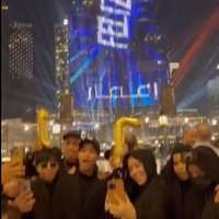 Kejutan ulang tahun itu ramai dihadiri oleh para anggota keluarga Halilintar yang kompak mengenakan busana serba hitam. Sayangnya Atta dan Thariq tampak tak hadir di perayaan ulang tahun tersebut. Foto: Instagram/@genhalilintar