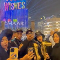 Bahkan Fateh mendapat kejutan ucapan ulang tahun spesial di Burj Khalifa. Dilansir dari Arabian Business, untuk memasang iklan atau pesan di Burj Khalifa perlu merogoh kocek sekitar 250 ribu dirham atau Rp 1 miliar untuk 3 menit penayangan. Sementara untuk akhir pekan biayanya bisa mencapai Rp 1,4 miliar. Foto: Instagram/@genhalilintar