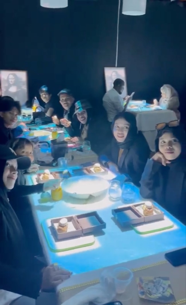 Perayaan ulang tahun mewah Fateh menjadi sorotann karena sebelumnya sang ibu, Geni Faruk tampak tak menghadiri acara ulang tahun cucunya, Ameena anak Atta Halilintar dan Aurel Hermansyah. Foto: Instagram/@genhalilintar