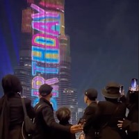 Keluarga Halilintar kembali disorot karena terlihat merayakan ulang tahun salah satu anaknya dengan mewah di Burj Khalifa. Momen ulang tahun tersebut kemudian dibagikan ke akun Instagram @genhalilintar. Foto: Instagram/@genhalilintar