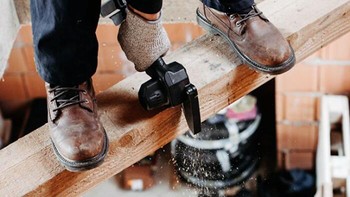 Kira-kira pria ini bakal jatuh nggak ya? Foto: Reddit via Boredpanda