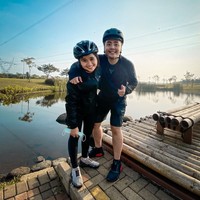 Arif dan Gritte pun selalu terlihat kompak. Tak hanya senang membuat konten bersama, keduanya rupanya juga kompak berolahraga bersama, seperti yang terlihat dalam foto satu ini. Foto: Instagram/@arif_hidayat