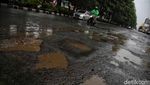 Jalan Raya Kawasan Elit Kelapa Gading Makin Rusak