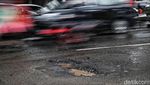 Jalan Raya Kawasan Elit Kelapa Gading Makin Rusak