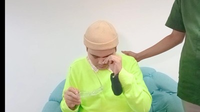 5 Potret Indra Bekti Menangis, Kangen Banget Sama Anak-anak