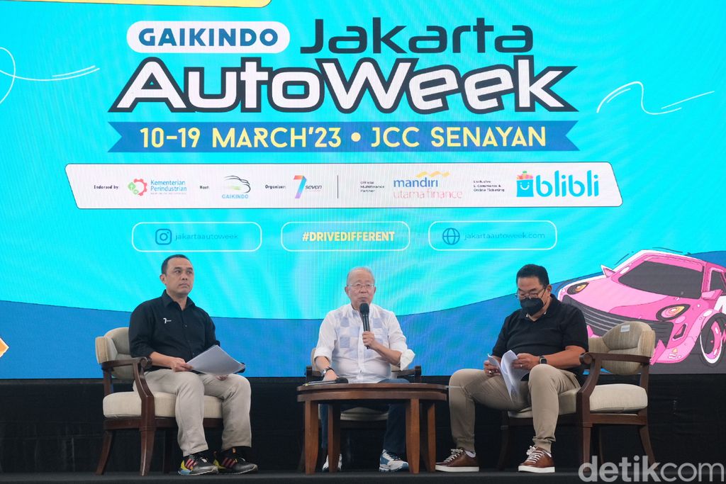 Suasana Pressconfrence GAIKINDO Jakarta Auto Week (GJAW) 2023 berlangsung di hutan kota Plataran, Jakarta, Kamis (2/3/2023). Jakarta Auto Week yang diprakarsai oleh Gabungan Industri Kendaraan Bermotor Indonesia (GAIKINDO) dengan dukungan dan arahan Kementerian Perindustrian akan tampil beda, hadir selama 10 hari pada 10-19 Maret 2023, GJAW sajikan yang terbaik dari industri otomotif dan lifestyle.