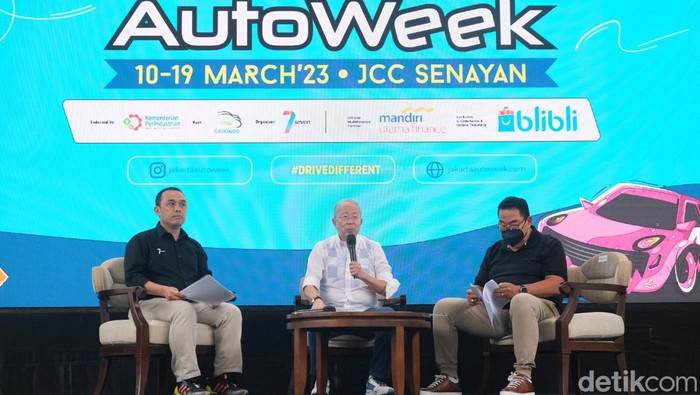 Suasana Pressconfrence GAIKINDO Jakarta Auto Week (GJAW) 2023 berlangsung di hutan kota Plataran, Jakarta, Kamis (2/3/2023). Jakarta Auto Week yang diprakarsai oleh Gabungan Industri Kendaraan Bermotor Indonesia (GAIKINDO) dengan dukungan dan arahan Kementerian Perindustrian akan tampil beda, hadir selama 10 hari pada 10-19 Maret 2023, GJAW sajikan yang terbaik dari industri otomotif dan lifestyle.