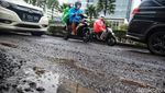 Hati-hati! Jalan Rasuna Said Rusak dan Becek