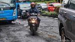 Hati-hati! Jalan Rasuna Said Rusak dan Becek
