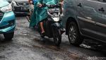 Hati-hati! Jalan Rasuna Said Rusak dan Becek
