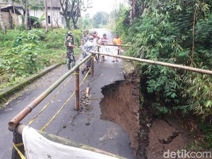 Curah Hujan Tinggi, Jembatan Desa-Jalan di Boyolali Ambrol