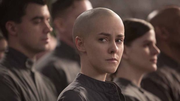 Penampilan Jena Malone di Hunger Games: Mockingjay Part 2.