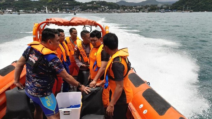 Kapal angkut penumpang antarpulau tenggelam di perairan Pulau Bungu Besar, Labuan Bajo. Kapal itu mengangkut tujuh penumpang.