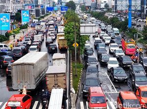Penampakan Kelapa Gading Macet Parah Pagi Ini