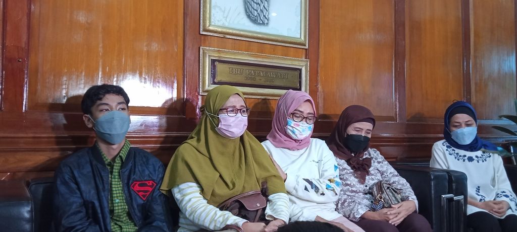 Keluarga Nani Wijaya