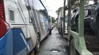 Cerita Penumpang Bus Terjebak Macet Pantura, Pati ke Rembang Jadi 12 Jam! photo