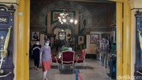 Pengunjung yang datang ke lokasi kecewa melihat Istana Maimun Medan yang lebih mirip pasar. (Nizar Aldi/detikSumut)