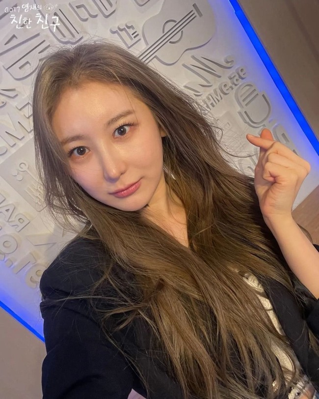 Sejumlah netizen Korea menghujani akun Instagram Lee Chaeyeon dengan ujaran kebencian. Tak sedikit yang menyebut Chaeyeon lebih cantik sebelum melakukan oplas. Foto: Instagram