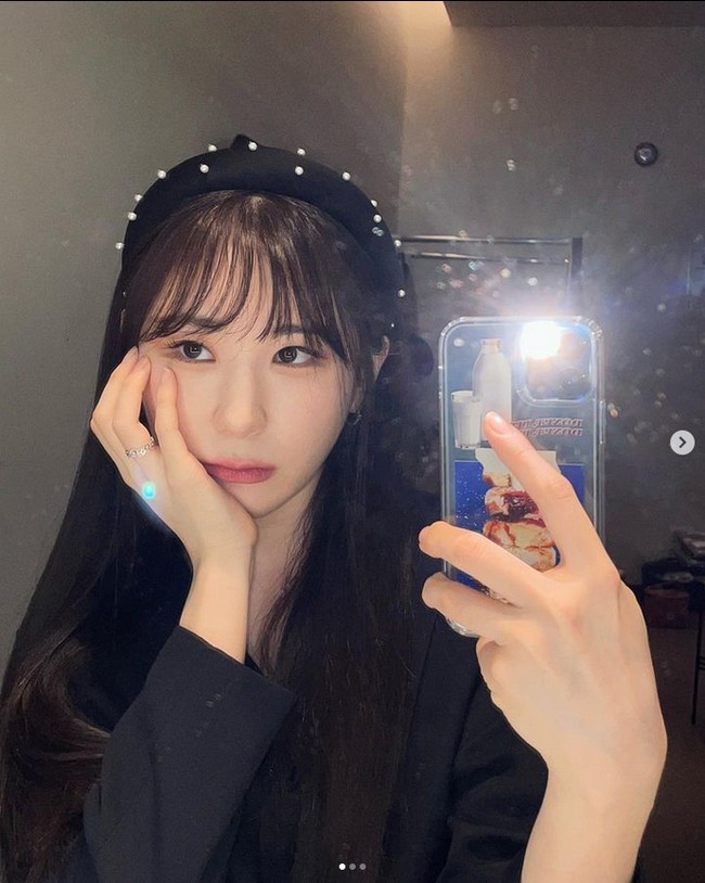 Kini Lee Chaeyeon berkarier solo setelah grupnya IZ*ONE bubar. Dia pun memutuskan untuk mengubah penampilannya. Foto: Instagram