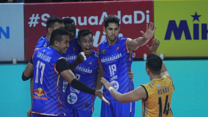 Luapan kegembiraan pemain Bhayangkara Presisi usai mengalahkan Surabaya BIN Samator di laga pembuka Final Four seri dua Proliga 2023 Semarang, Kamis (2/3/2023).