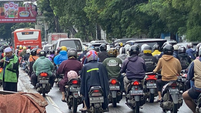 Macet di Tanjung Barat pada Kamis (2/3/2023)-(Devi/detikcom)