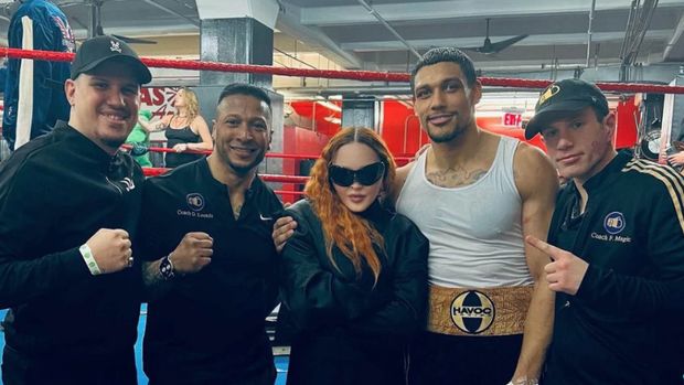 Madonna dan pacar barunya, Josh Popper.