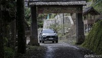 MG New HS sudah mendapat bintang 5 dari EURO NCAP dan ANCAP. Sebut saja fitur keselamatan basik seperti rem ABS, EBD, dan Brake Assist sudah hadir menjadi standar.