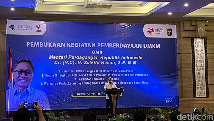 Menteri Perdagangan Zulkifli Hasan (Zulhas) Rapat Kerja di Lampung.