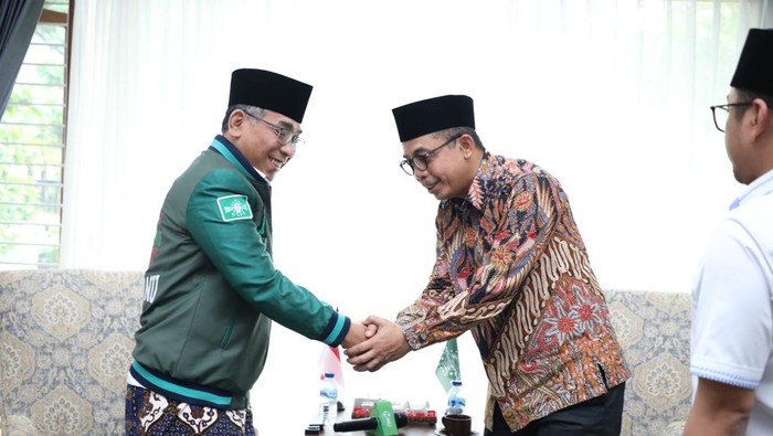 Momen Dirjen Pajak bertemu Ketua Umum PBNU Yahya Cholil Tsaquf Momen Dirjen Pajak bertemu Ketua Umum PBNU Yahya Cholil Tsaquf