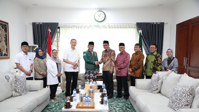 Momen Dirjen Pajak bertemu Ketua Umum PBNU Yahya Cholil Tsaquf