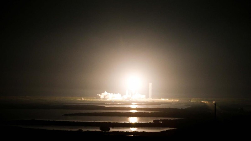 SpaceX kembali meluncurkan roket Falcon 9 yang dilengkapi dengan kapsul Crew Dragon. Roket ini membawa empat kru ke Stasiun Luar Angkasa Internasional (ISS).