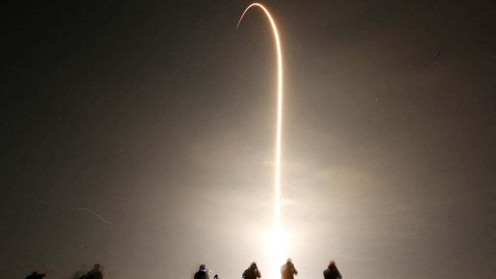 Momen SpaceX Terbangkan 4 Kru ke Stasiun Luar Angkasa Internasional