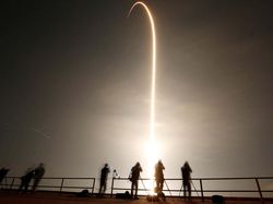 Momen SpaceX Terbangkan 4 Kru ke Stasiun Luar Angkasa Internasional