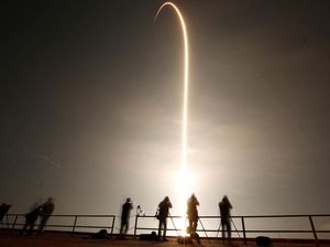 Duh! Peluncuran Roket Elon Musk Ternyata Lubangi Ionosfer Bumi