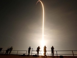 Duh! Peluncuran Roket Elon Musk Ternyata Lubangi Ionosfer Bumi