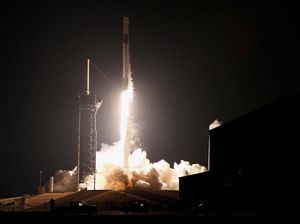 Roket SpaceX Seberat 4 Ton Akhirnya Menghantam Bulan, Bahayakan Bumi?