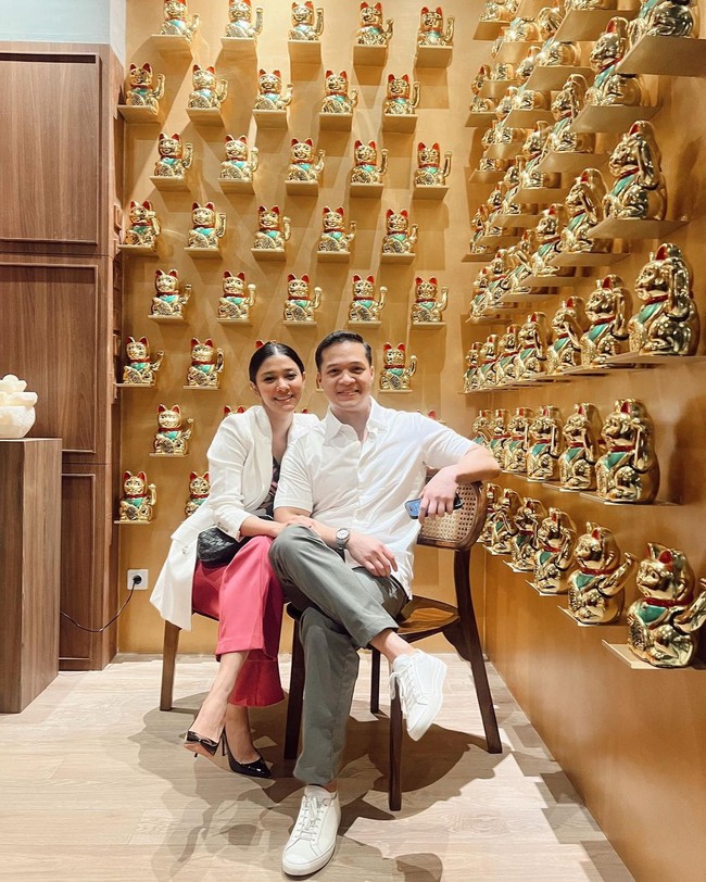 Naysila Mirdad mengungkap hubungan asmaranya bersama Arfito Hutagalung pada Mei 2022. Nay berbagi foto romantis saat bersama sang pacar di Instagram. Foto: Instagram @naymirdad