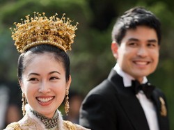 8 Potret Nong Poy Menikah Pakai Baju Pengantin Tradisional, Cantik Memukau