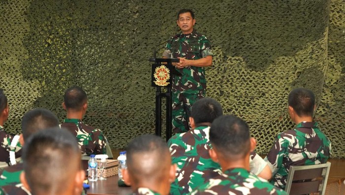 Pangkostrad Letjen TNI Maruli Simanjuntak berpesan ke Satgas Konga Unifil TA 2023 Yonif Mekanis 320 Kostrad yang jadi pasukan perdamaian PBB di wilayah Lebanon. (dok Penkostrad)